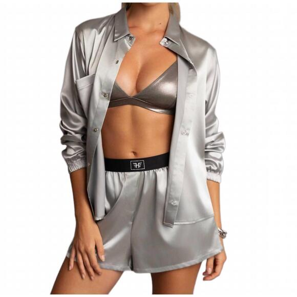 HEROINE SPORT Tops - NEW HEROINE SPORT satin snap closure shirt in silver